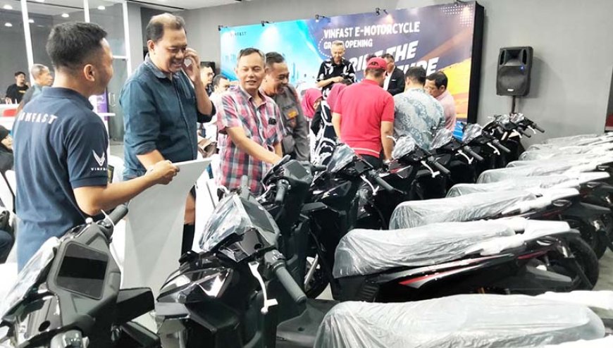 VinFast Resmikan Dealer Pertama di Sleman, Hadirkan Motor Listrik Spesifikasi Khusus Indonesia dan Promo "Swap" Baterai Gratis